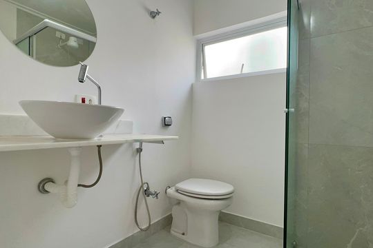 Banheiro de apartamento para alugar com 2 quartos, 61m² em Cerqueira César, São Paulo