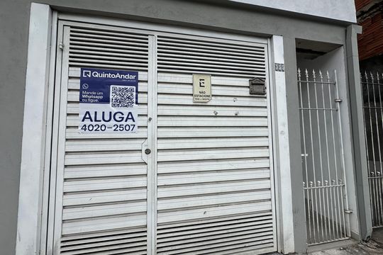 Fachada de casa para alugar com 2 quartos, 65m² em Votupoca, Barueri