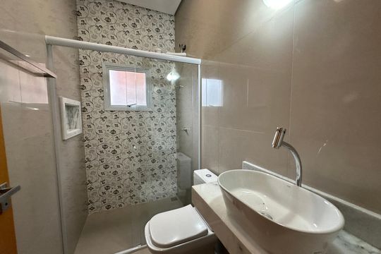 Banheiro de casa para alugar com 2 quartos, 65m² em Votupoca, Barueri