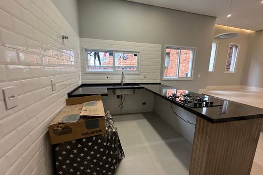 Cozinha de casa para alugar com 2 quartos, 65m² em Votupoca, Barueri