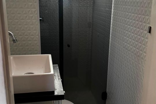 Banheiro de apartamento para alugar com 2 quartos, 38m² em Jd Petrópolis, Cotia