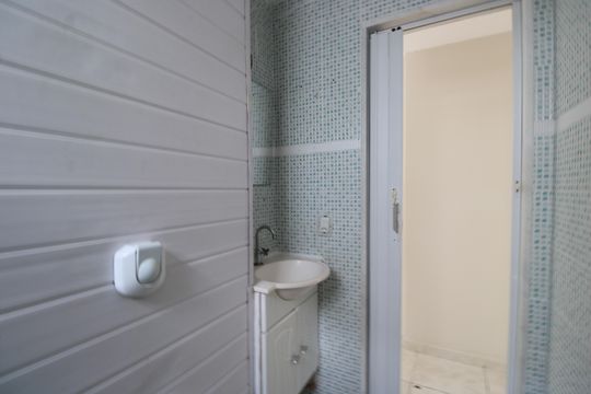 Banheiro de apartamento à venda com 2 quartos, 60m² em Jacarepaguá, Rio de Janeiro