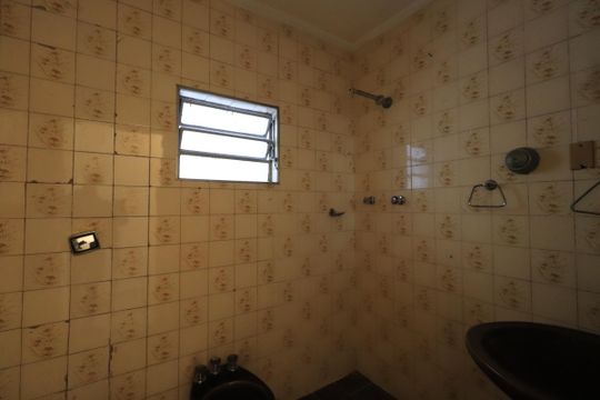 Banheiro de serviço de casa para alugar com 2 quartos, 108m² em Penha de França, São Paulo