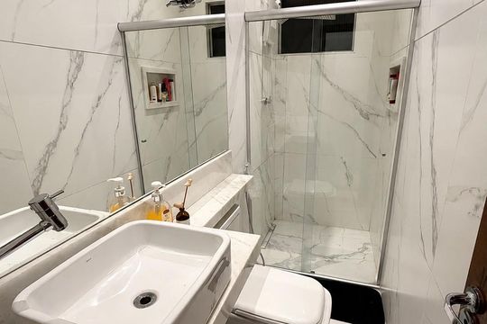 Banheiro de apartamento à venda com 3 quartos, 88m² em São João Batista, Belo Horizonte