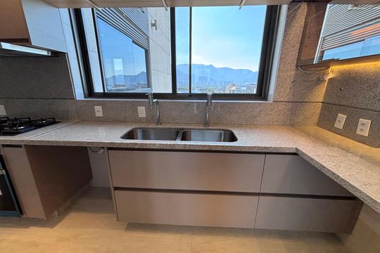 Cozinha de apartamento para alugar com 4 quartos, 194m² em Barra da Tijuca, Rio de Janeiro