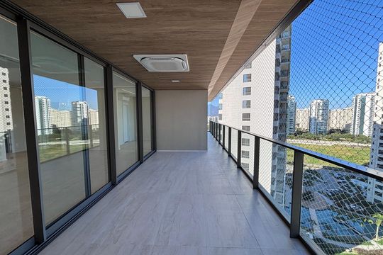 Varanda de apartamento para alugar com 4 quartos, 194m² em Barra da Tijuca, Rio de Janeiro
