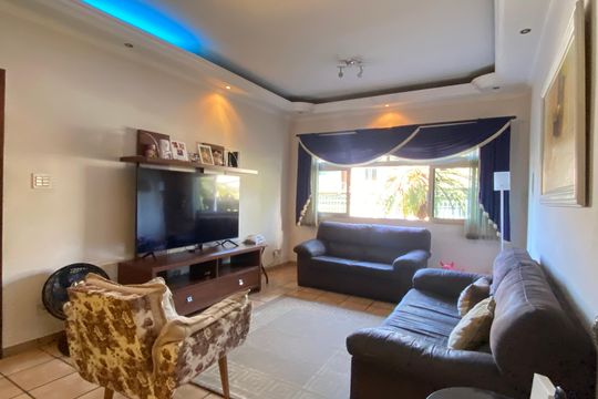 Sala de casa à venda com 4 quartos, 250m² em Vila Osasco, Osasco