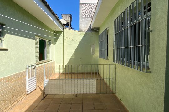 Área externa de casa à venda com 4 quartos, 250m² em Vila Osasco, Osasco