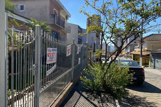 Fachada de casa à venda com 4 quartos, 250m² em Vila Osasco, Osasco