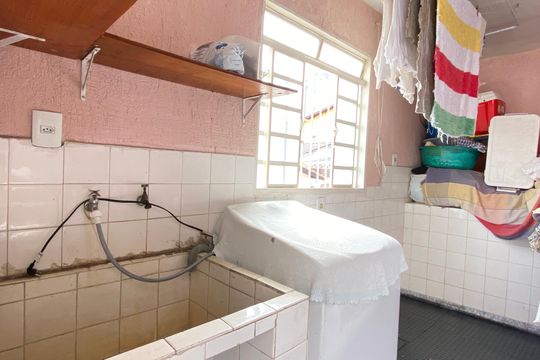 Área de Serviço  de casa à venda com 4 quartos, 250m² em Vila Yara, Osasco