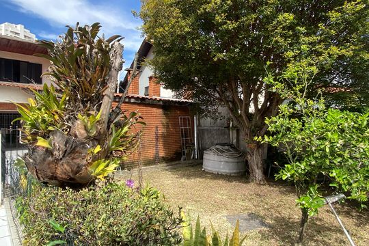 Área externa  - Jardim de casa à venda com 4 quartos, 250m² em Vila Yara, Osasco