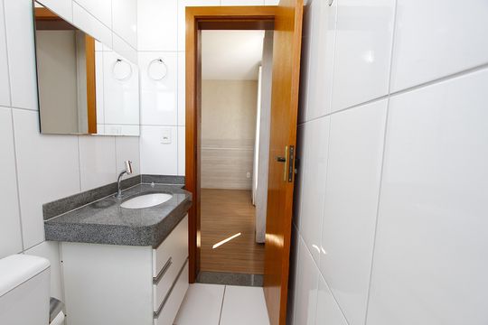 Banheiro da Suíte de apartamento para alugar com 3 quartos, 64m² em Monsenhor Messias, Belo Horizonte