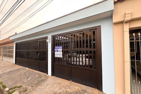 Fachada de casa à venda com 2 quartos, 150m² em Conjunto Residencial Brasilia, São Bernardo do Campo