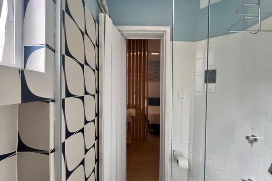 Banheiro de kitnet/studio à venda com 1 quarto, 27m² em Copacabana, Rio de Janeiro