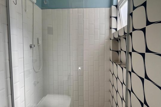 Banheiro de kitnet/studio à venda com 1 quarto, 27m² em Copacabana, Rio de Janeiro