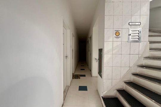 Hall de entrada de kitnet/studio à venda com 1 quarto, 27m² em Copacabana, Rio de Janeiro
