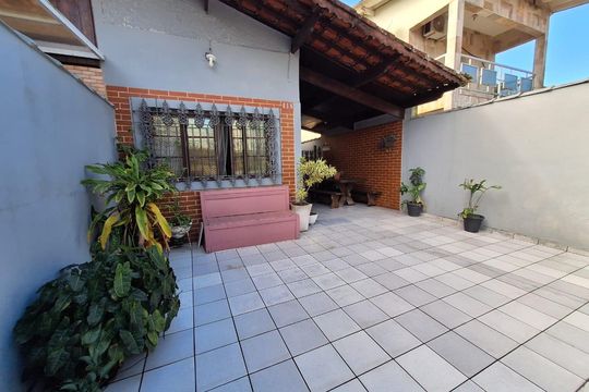 Área externa de casa para alugar com 2 quartos, 260m² em Canto do Forte, Praia Grande