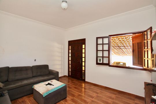 Sala de casa à venda com 3 quartos, 130m² em Santa Helena, Contagem