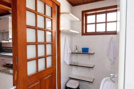 Banheiro de casa de condomínio à venda com 3 quartos, 245m² em Engordadouro, Jundiaí