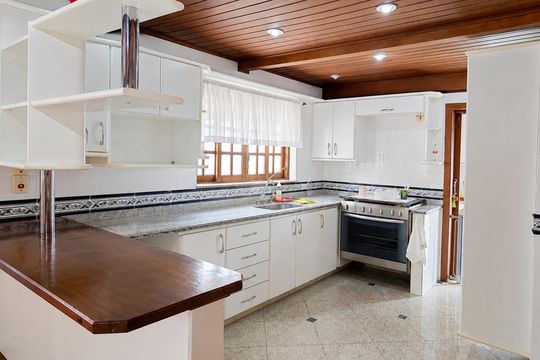 Cozinha de casa de condomínio à venda com 3 quartos, 245m² em Engordadouro, Jundiaí