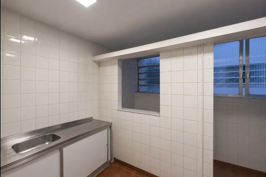 Cozinha de apartamento para alugar com 1 quarto, 50m² em Copacabana, Rio de Janeiro