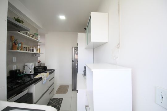 Cozinha de apartamento para alugar com 2 quartos, 42m² em Jardim Monte Alegre, Taboão da Serra