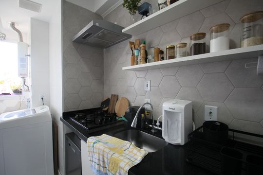 Cozinha de apartamento para alugar com 2 quartos, 42m² em Jardim Monte Alegre, Taboão da Serra