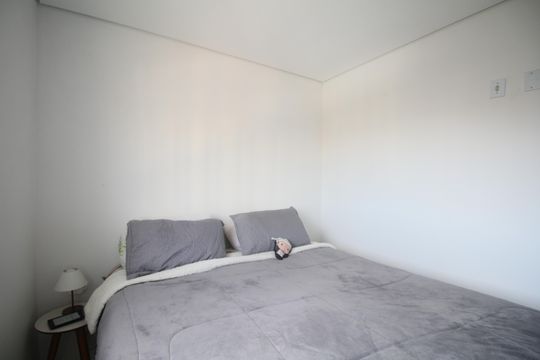Quarto 2 de apartamento para alugar com 2 quartos, 42m² em Jardim Monte Alegre, Taboão da Serra