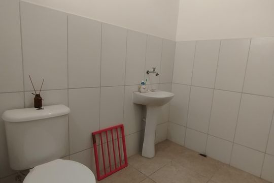 Banheiro de apartamento para alugar com 2 quartos, 45m² em Restinga, Porto Alegre