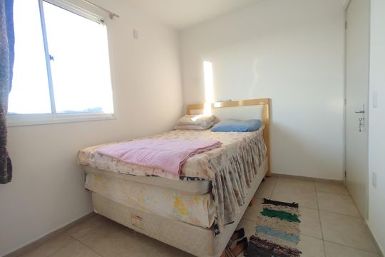 Quarto 1 de apartamento para alugar com 2 quartos, 45m² em Restinga, Porto Alegre