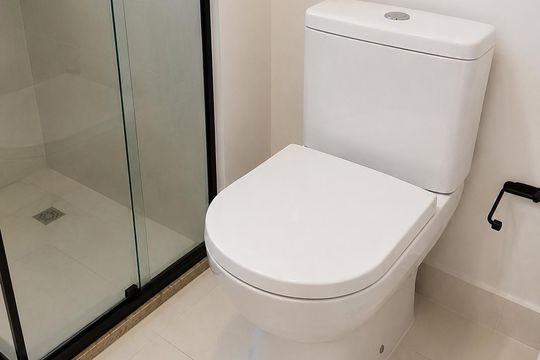 Banheiro de kitnet/studio à venda com 1 quarto, 22m² em Perdizes, São Paulo
