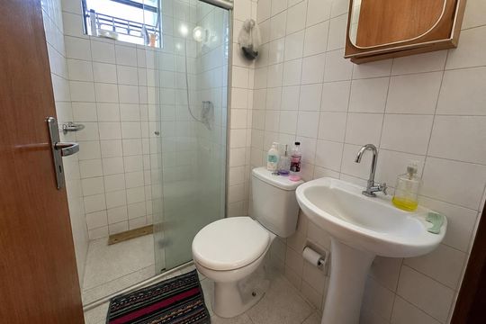 Banheiro de apartamento para alugar com 2 quartos, 50m² em Ipiranga, Belo Horizonte