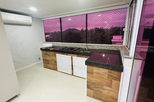 Cozinha de apartamento à venda com 3 quartos, 141m² em Maria Paula, Niterói
