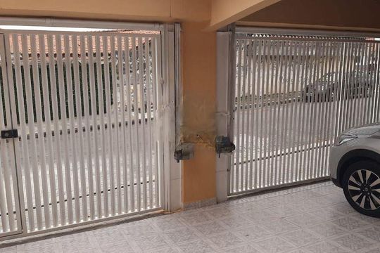 Casa à venda com 3 quartos, 270m² em Vila Scarpelli, Santo André