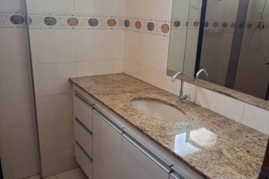 Banheiro de apartamento para alugar com 3 quartos, 72m² em Taquaral, Campinas
