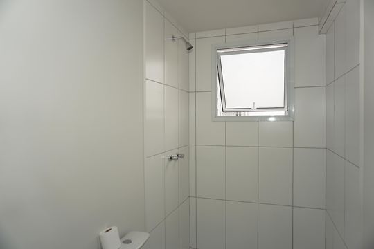 Banheiro da Suíte de apartamento para alugar com 3 quartos, 125m² em Jardim dos Oliveiras, Embu das Artes