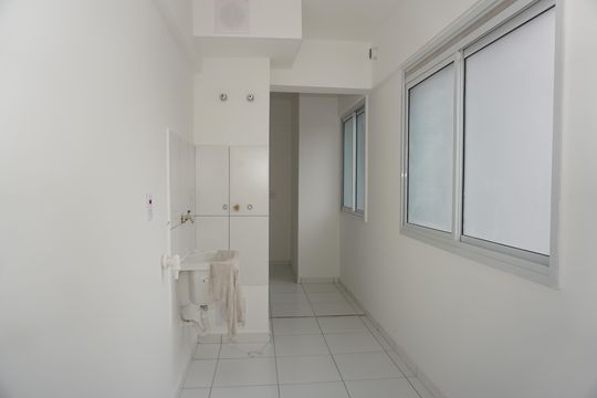 Lavanderia de apartamento para alugar com 3 quartos, 125m² em Jardim dos Oliveiras, Embu das Artes