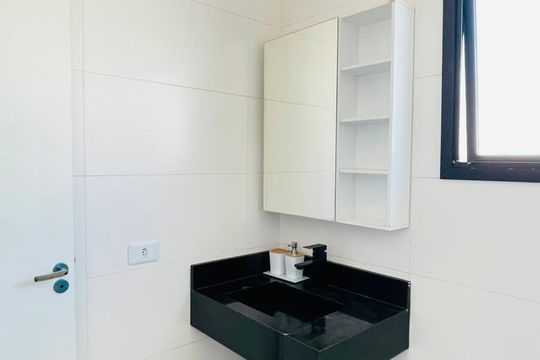 Banheiro de casa para alugar com 2 quartos, 72m² em Jardim Petropolis, Cotia