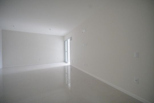 Apartamento para alugar com 2 quartos, 74m² em Barreiros, São José