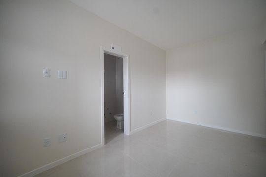 Suíte de apartamento para alugar com 2 quartos, 74m² em Barreiros, São José