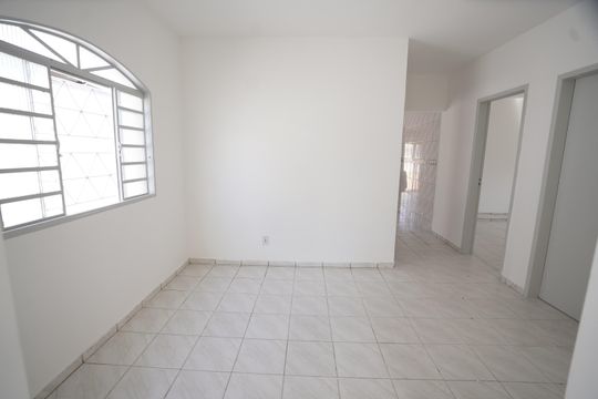 Casa para alugar com 3 quartos, 390m² em Jardim Itaipú, Goiânia