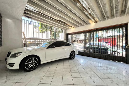 Garagem de casa à venda com 3 quartos, 150m² em Planalto Paulista, São Paulo