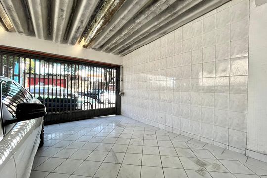 Garagem de casa à venda com 3 quartos, 150m² em Planalto Paulista, São Paulo