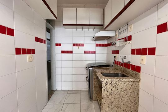Cozinha de apartamento para alugar com 2 quartos, 68m² em Copacabana, Rio de Janeiro