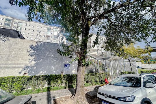 Fachada com Plaquinha de apartamento para alugar com 3 quartos, 68m² em Guaiauna, São Paulo