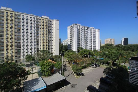Sala - Vista de apartamento à venda com 2 quartos, 52m² em Recreio dos Bandeirantes, Rio de Janeiro