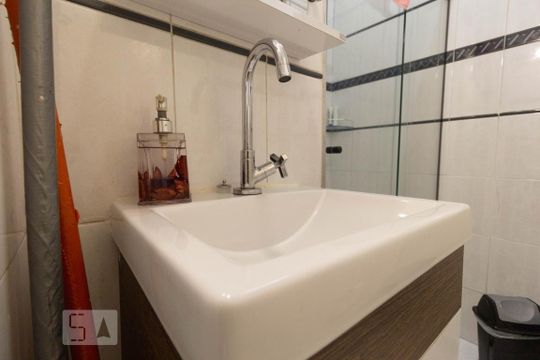 Banheiro de apartamento para alugar com 1 quarto, 25m² em Bela Vista, São Paulo