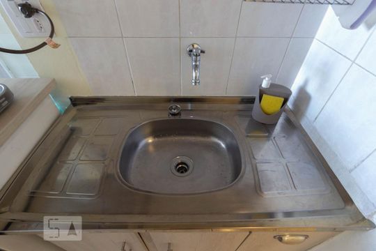Cozinha de apartamento para alugar com 1 quarto, 25m² em Bela Vista, São Paulo