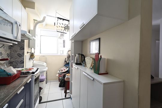Cozinha de apartamento à venda com 2 quartos, 48m² em Parque Jaçatuba, Santo André