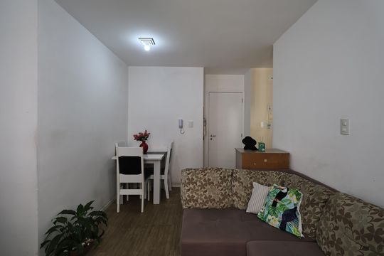 Sala de apartamento à venda com 2 quartos, 48m² em Parque Jaçatuba, Santo André